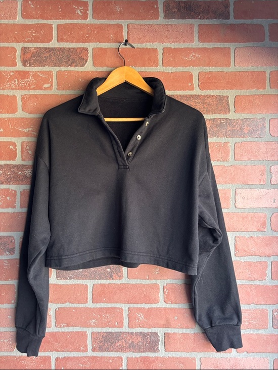 ALO Yoga Black Cropped Sweatshirt - Picture 2 of 5